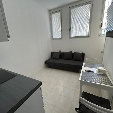 Elegant Studio Milan Luaran gambar