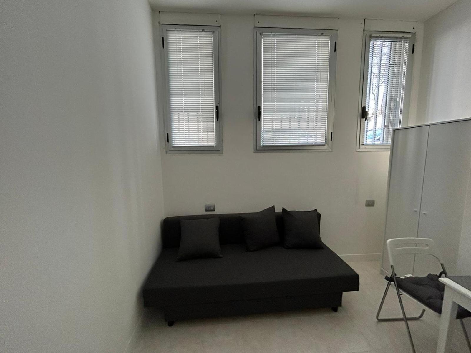 Elegant Studio Milan Luaran gambar