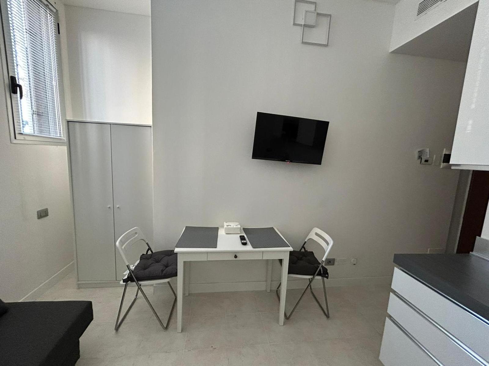 Elegant Studio Milan Luaran gambar