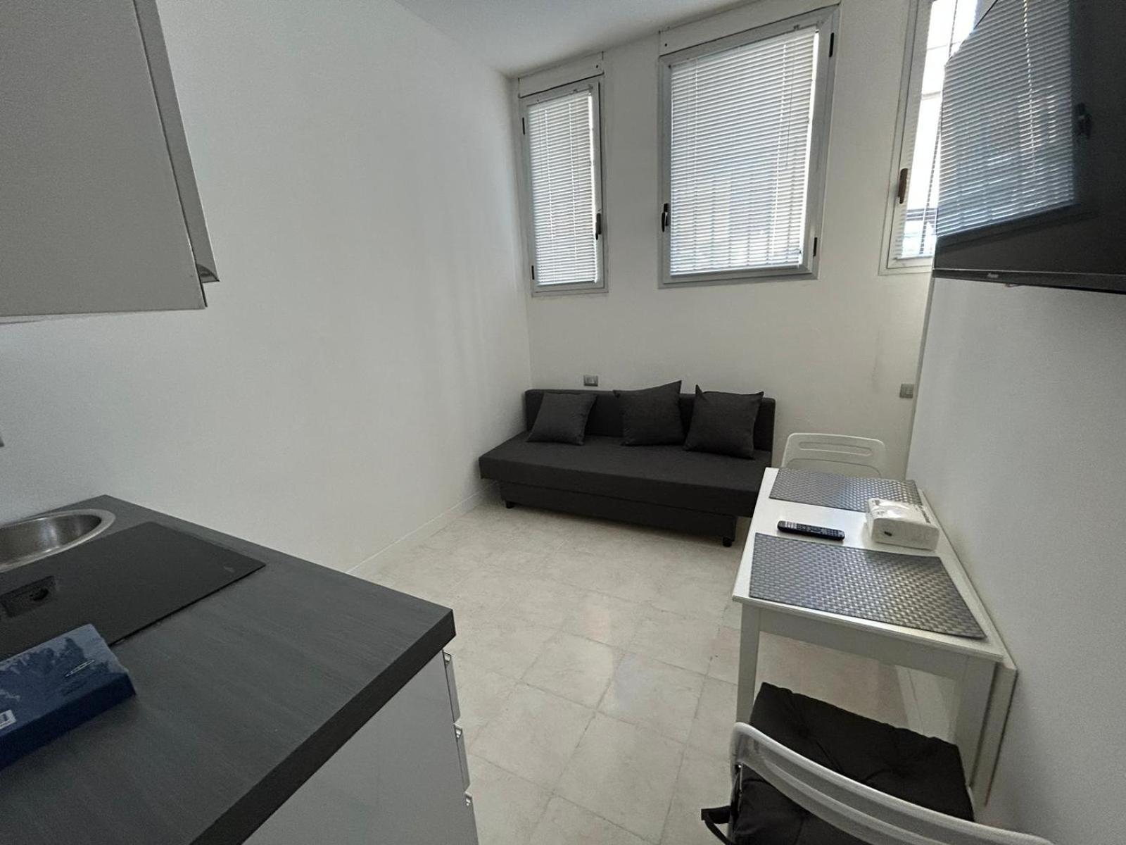 Elegant Studio Milan Luaran gambar