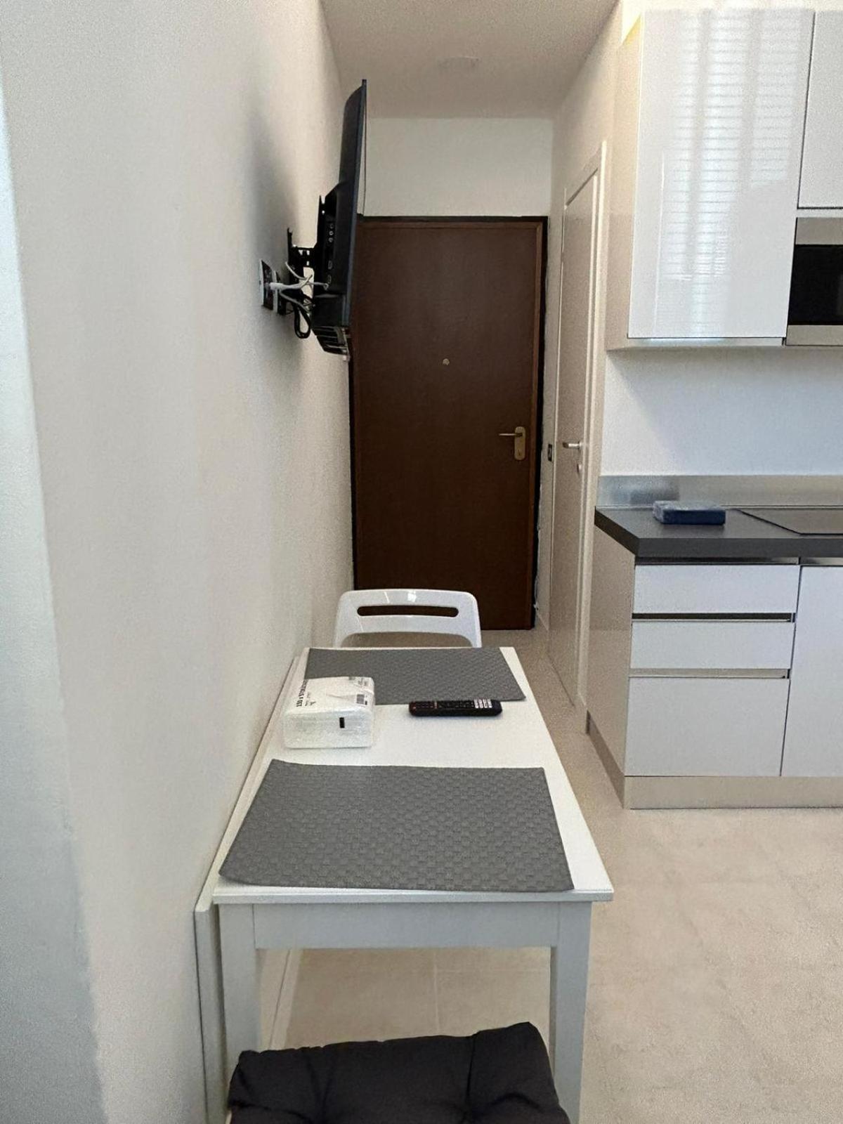 Elegant Studio Milan Luaran gambar